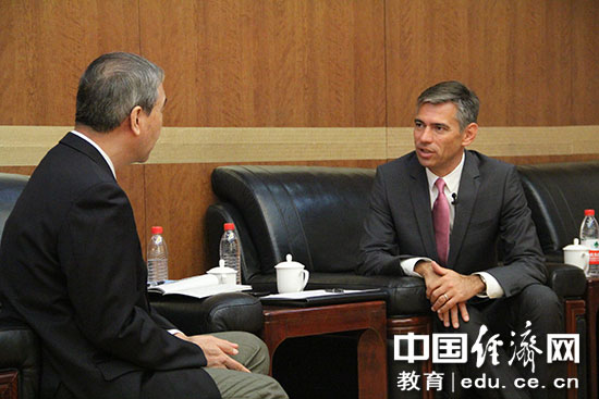 德专家:中国可按国情建立职业教育体系(图) 德专家:中国可按国情建立职业教育体系(图)